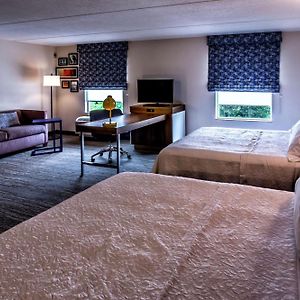 Queen Studio Suite Two Queen Beds Sofa Bed Non-Smoking